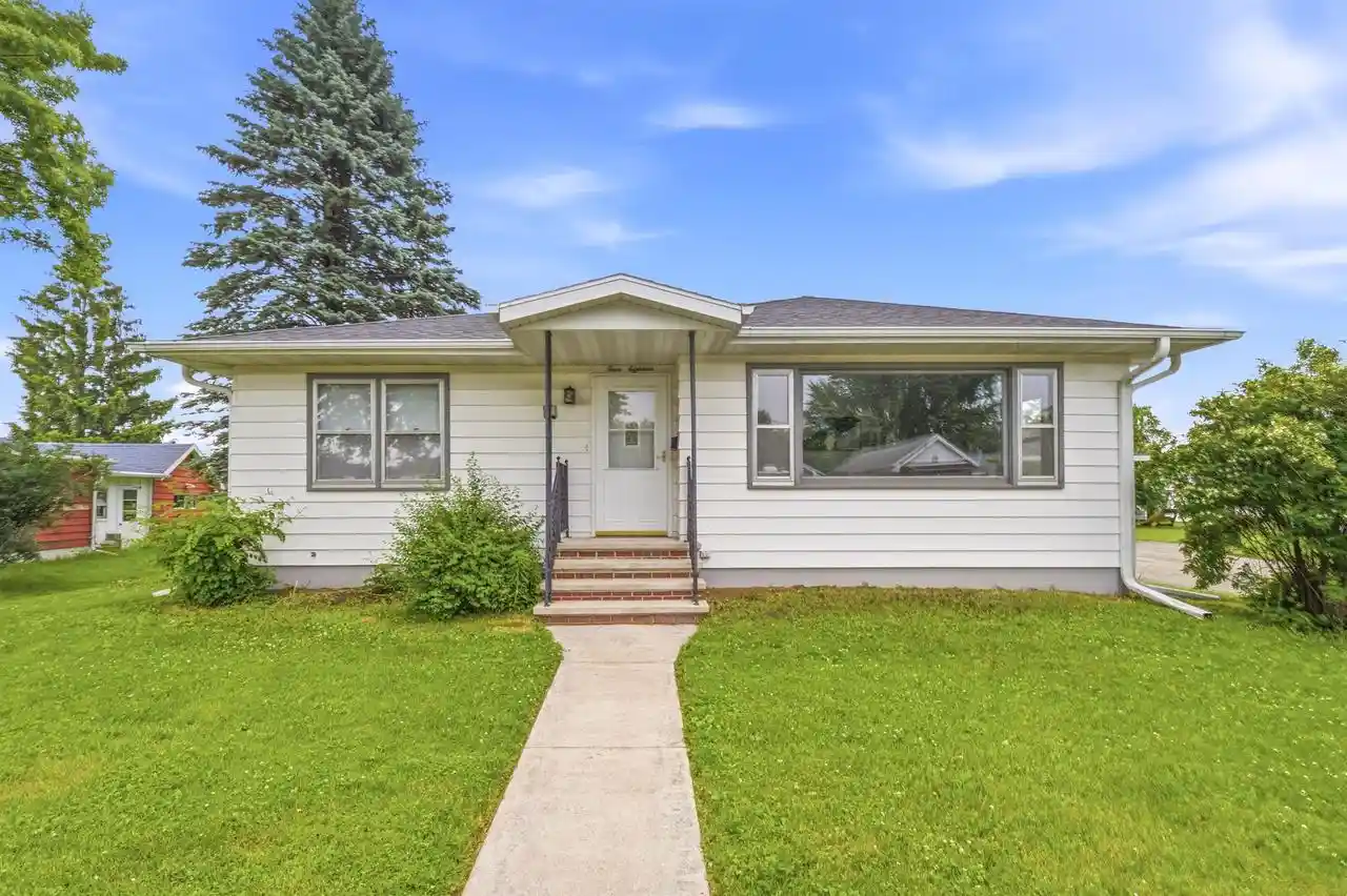 Homes for sale in New London, WI | 418 Lima Street Street, New London, WI 54961 | MLS# 50327347