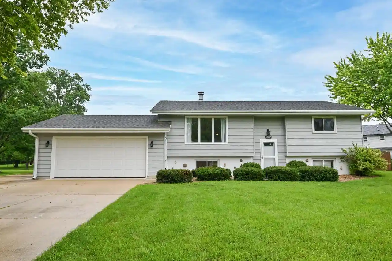 Homes for sale in Franklin, WI | 12237 W Larkspur Road Road, Franklin, WI 53132 | MLS# 1967055