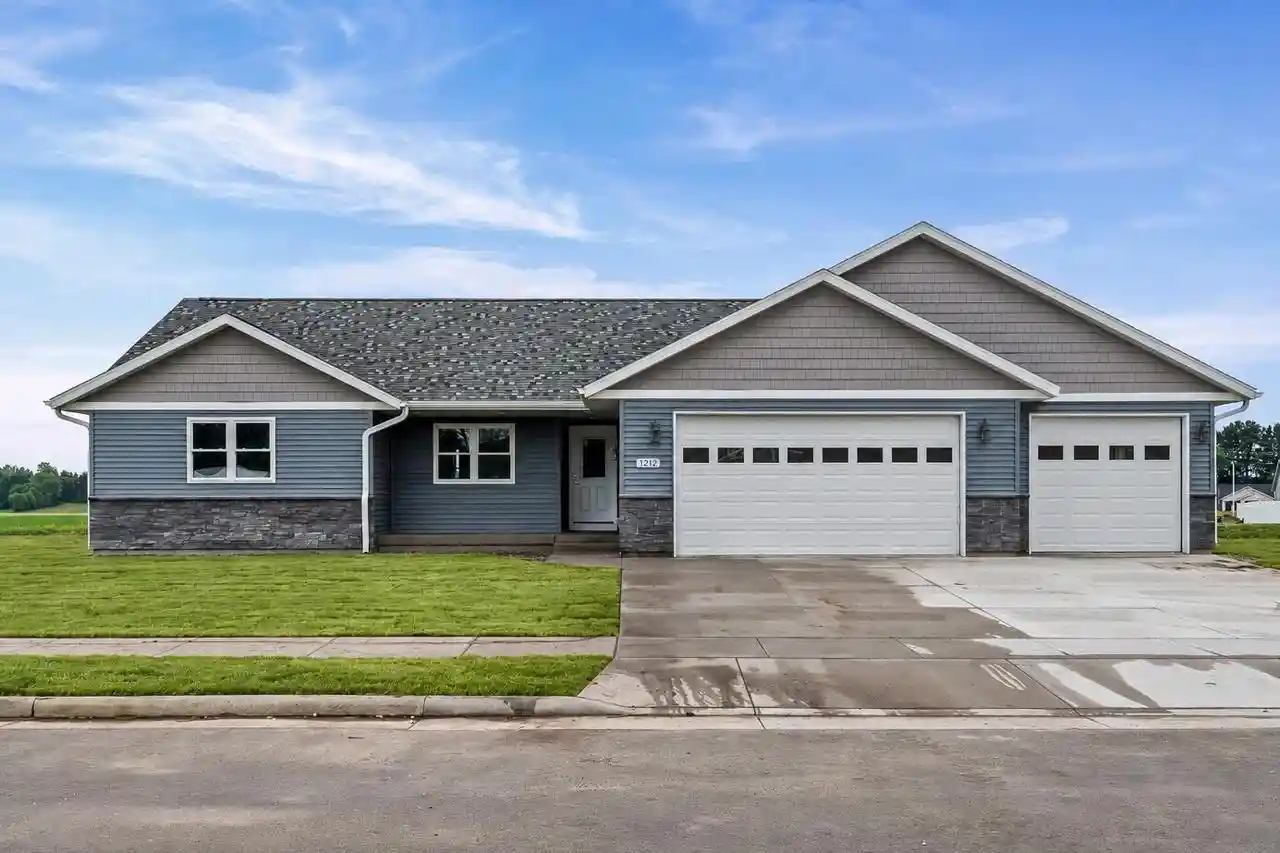 Homes for sale in Holmen, WI | 1212 Leo Dr Dr, Holmen, WI 54636 | MLS# 1967060