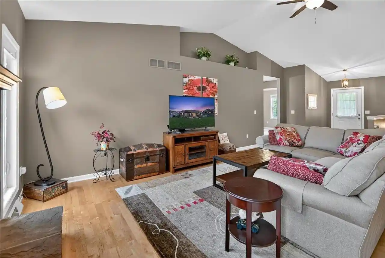 2nd image of 965 N Perry Parkway Parkway, Oregon, WI 53575 | MLS# 2025719