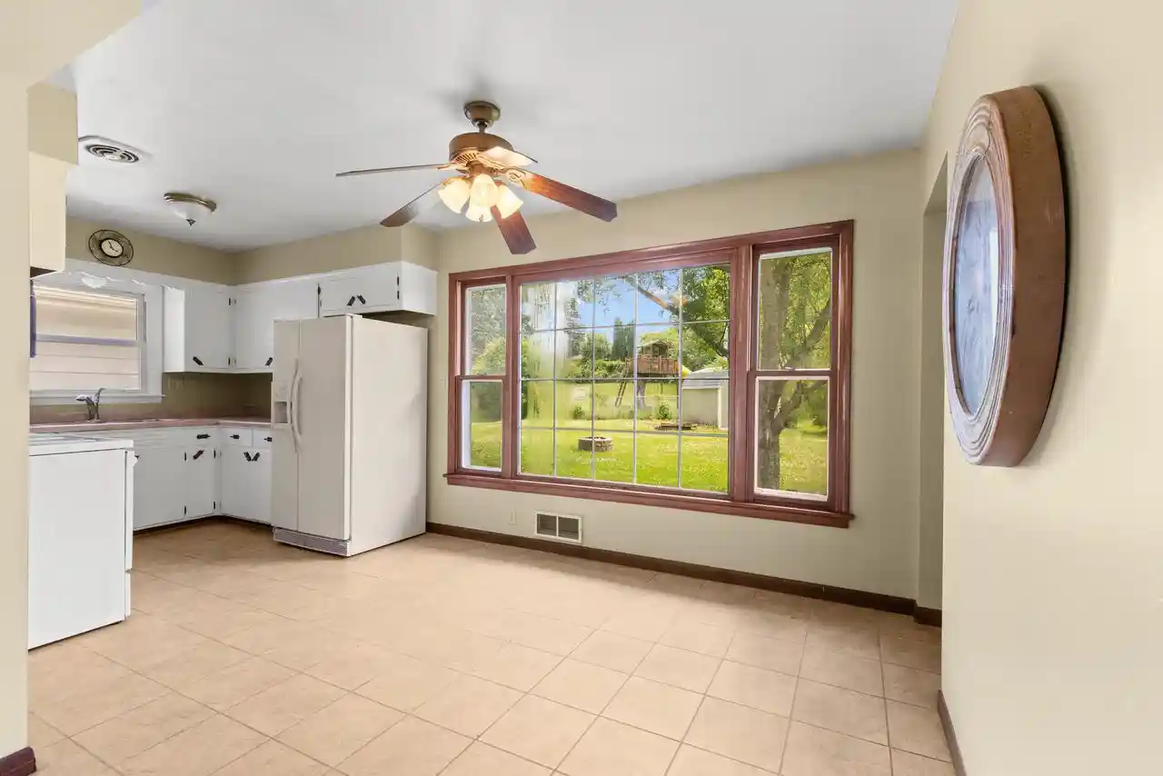 27th image of 3301 E Carol Court Court, Oak Creek, WI 53154 | MLS# 1967077