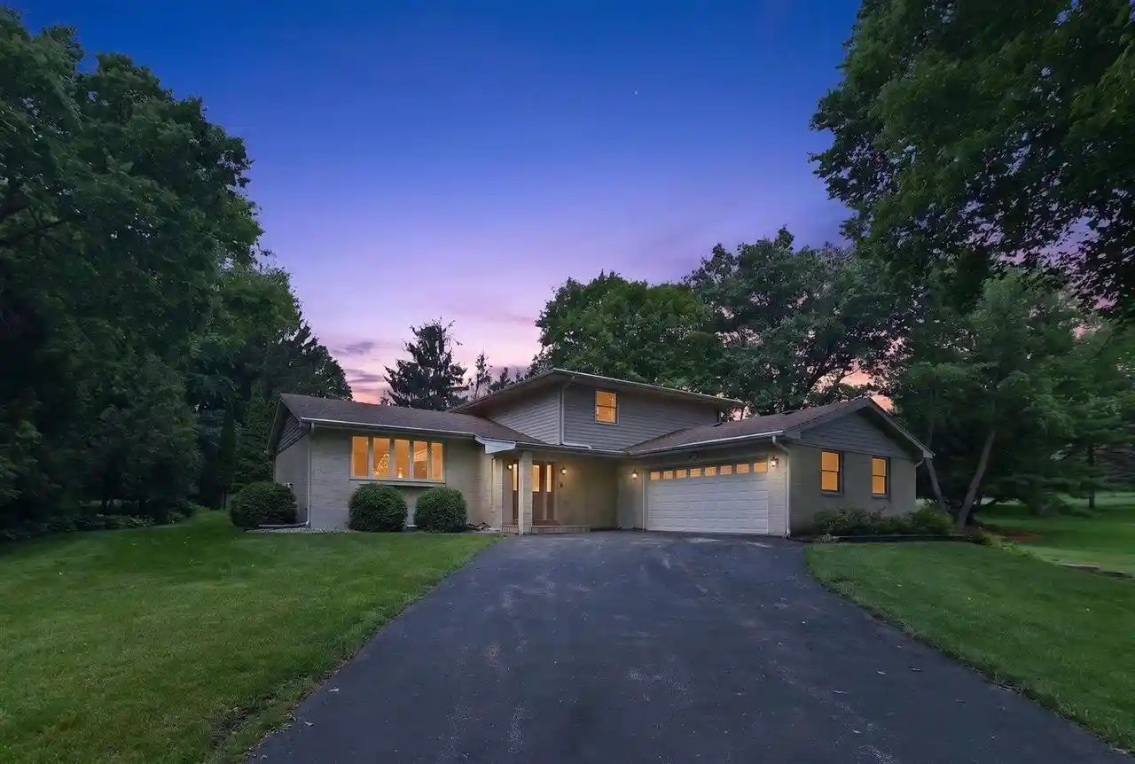 1st image of 3924 S Meadow Dr Dr, Middleton, WI 53562 | MLS# 2025727