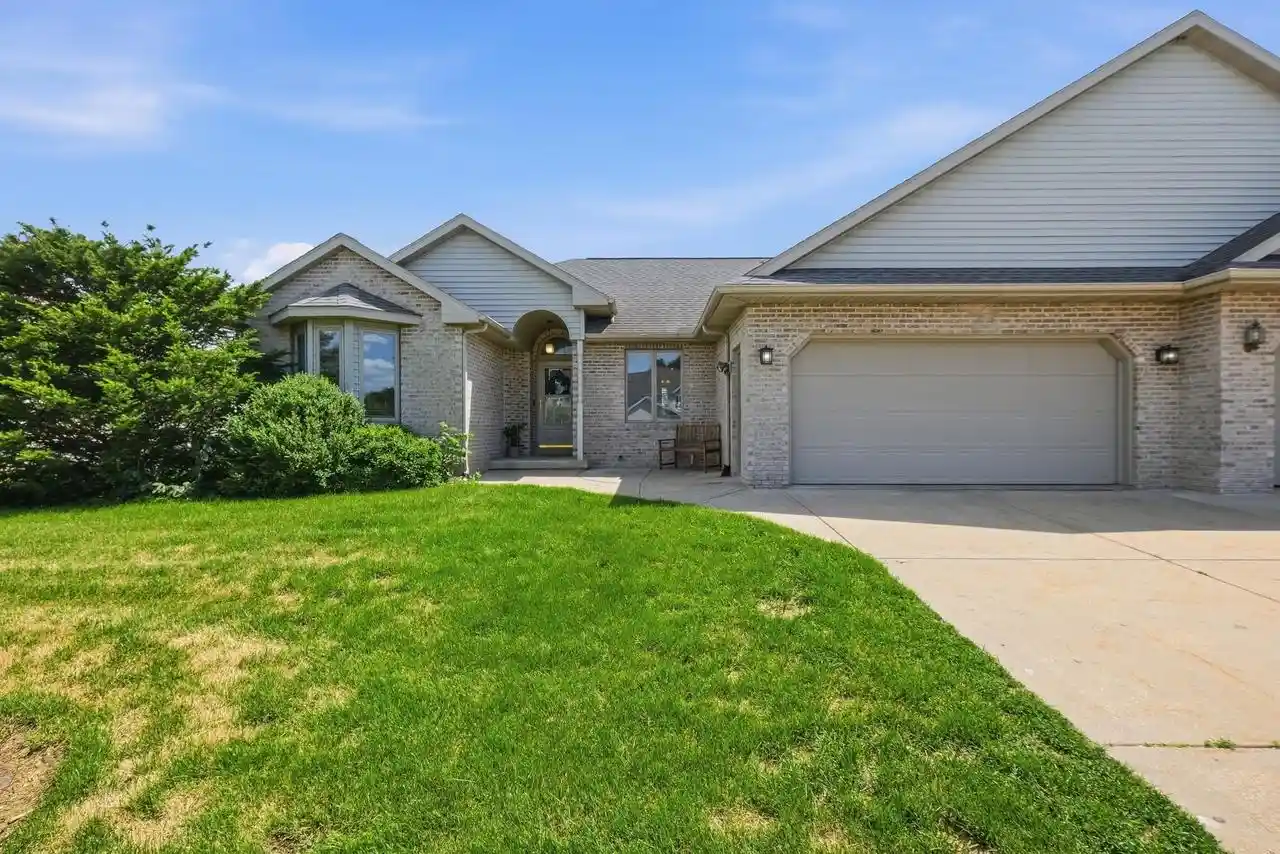 1st image of 376 Concord Dr Dr, Oregon, WI 53575 | MLS# 2025726