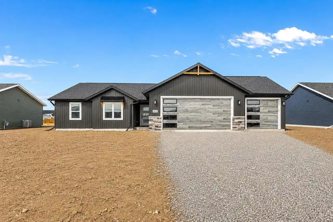 Homes for sale in Greenville, WI | W6882 Mcallister Dr Dr, Greenville, WI 54942 | MLS# 50327376