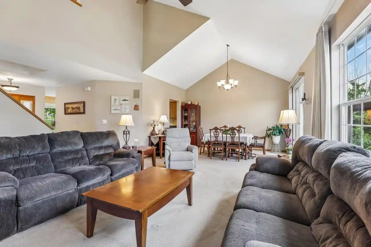 4th image of 1085 Hillebrand Dr Dr, Jefferson, WI 53549 | MLS# 2025731