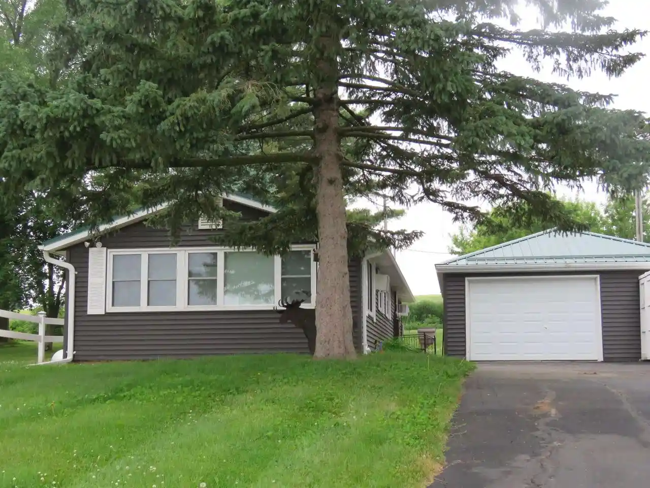 Homes for sale in Randolph, WI | N9380 Idle Dr Dr, Randolph, WI 53956 | MLS# 2025741