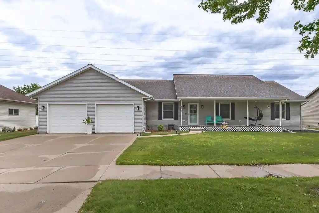 1st image of 1500 Cliffview Avenue Avenue, Onalaska, WI 54650 | MLS# 1967131