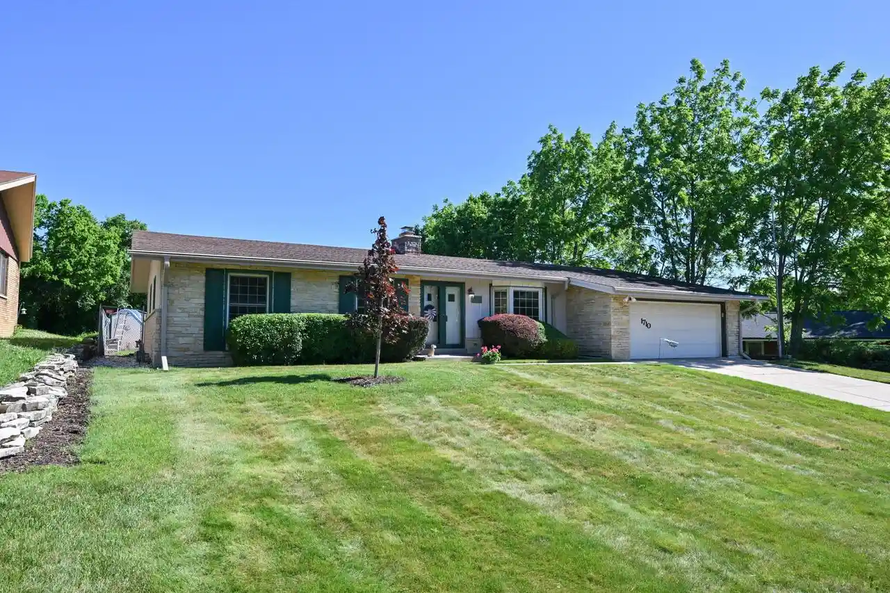 Homes for sale in South Milwaukee, WI | 1710 Poplar Avenue Avenue, South Milwaukee, WI 53172 | MLS# 1967128