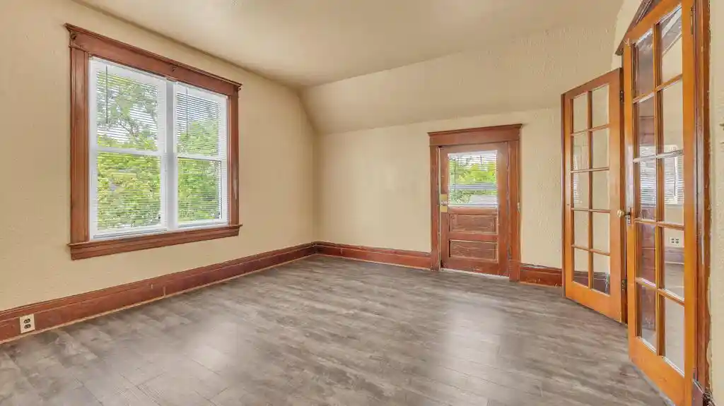 3rd image of 902 S 20th St St, Manitowoc, WI 54220