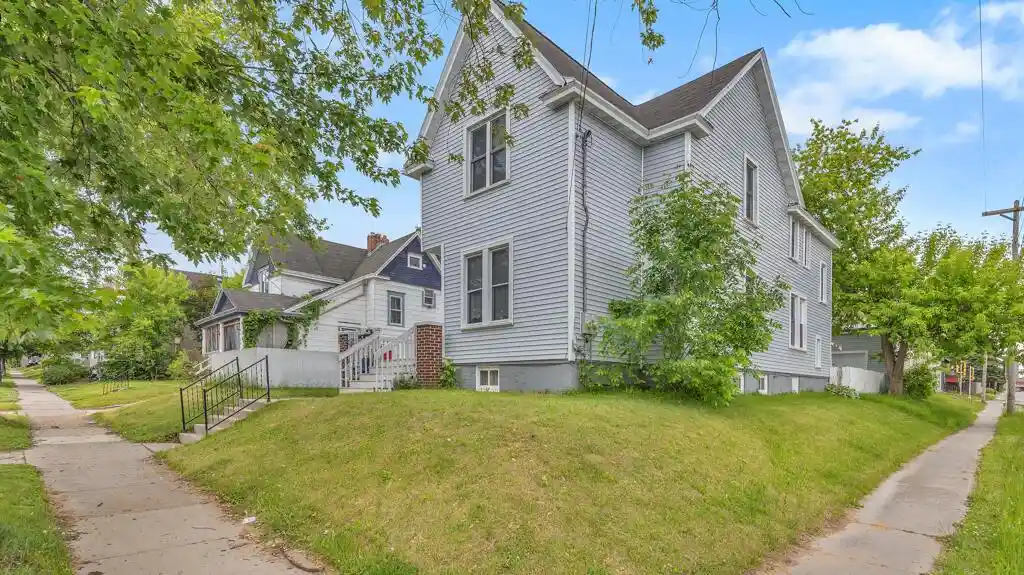 5th image of 902 S 20th St St, Manitowoc, WI 54220