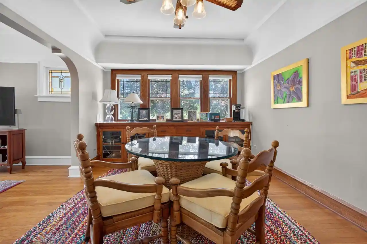 4th image of 2029-2031 W Donges Bay Rd Rd, Mequon, WI 53092