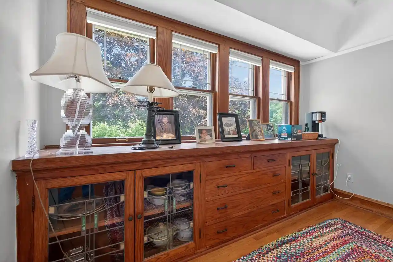 5th image of 2029-2031 W Donges Bay Rd Rd, Mequon, WI 53092