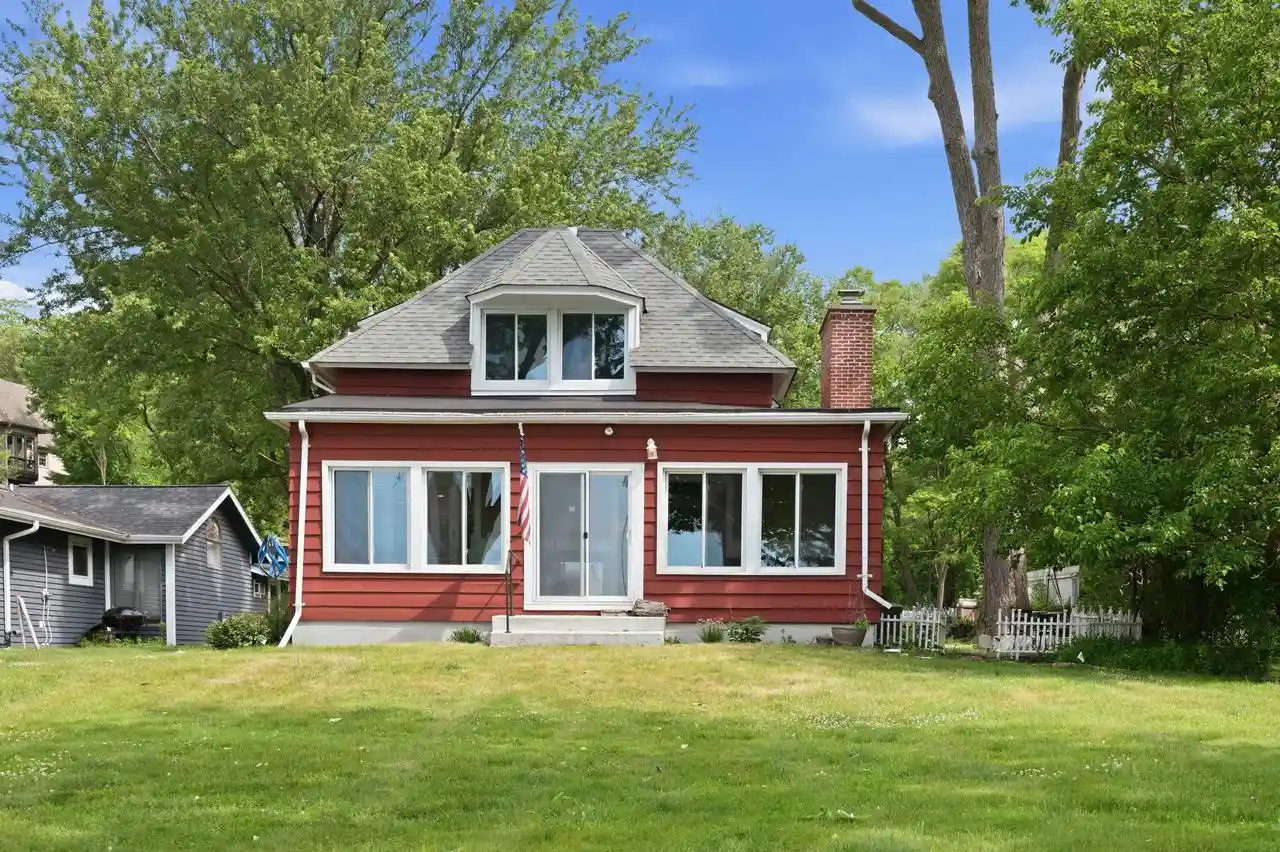 1st image of N30w29393 Hillcrest Dr Dr, Pewaukee, WI 53072 | MLS# 1967172