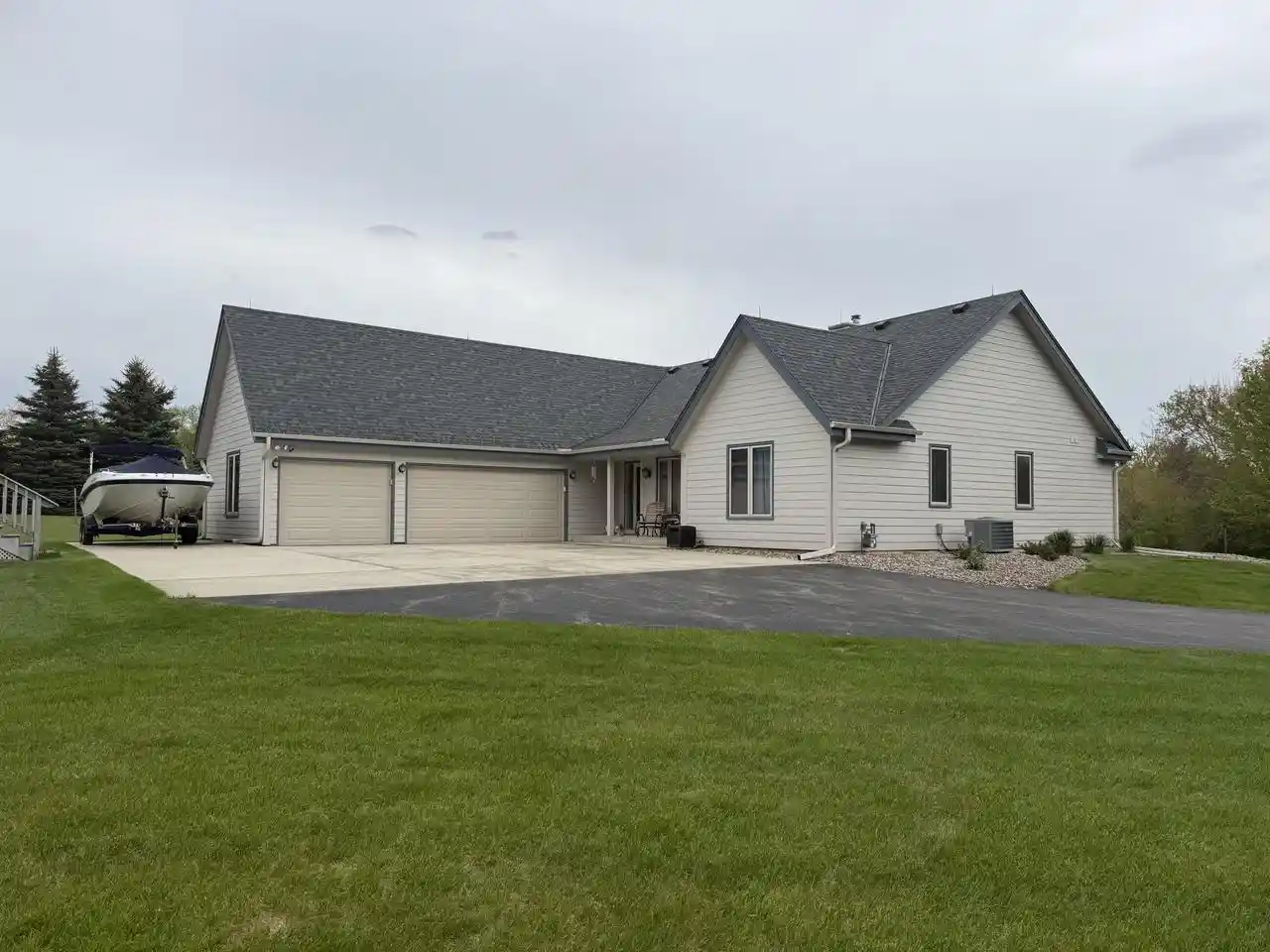 4th image of N2W29732 Blodwen Dr Dr, Waukesha, WI 53188 | MLS# 1967213