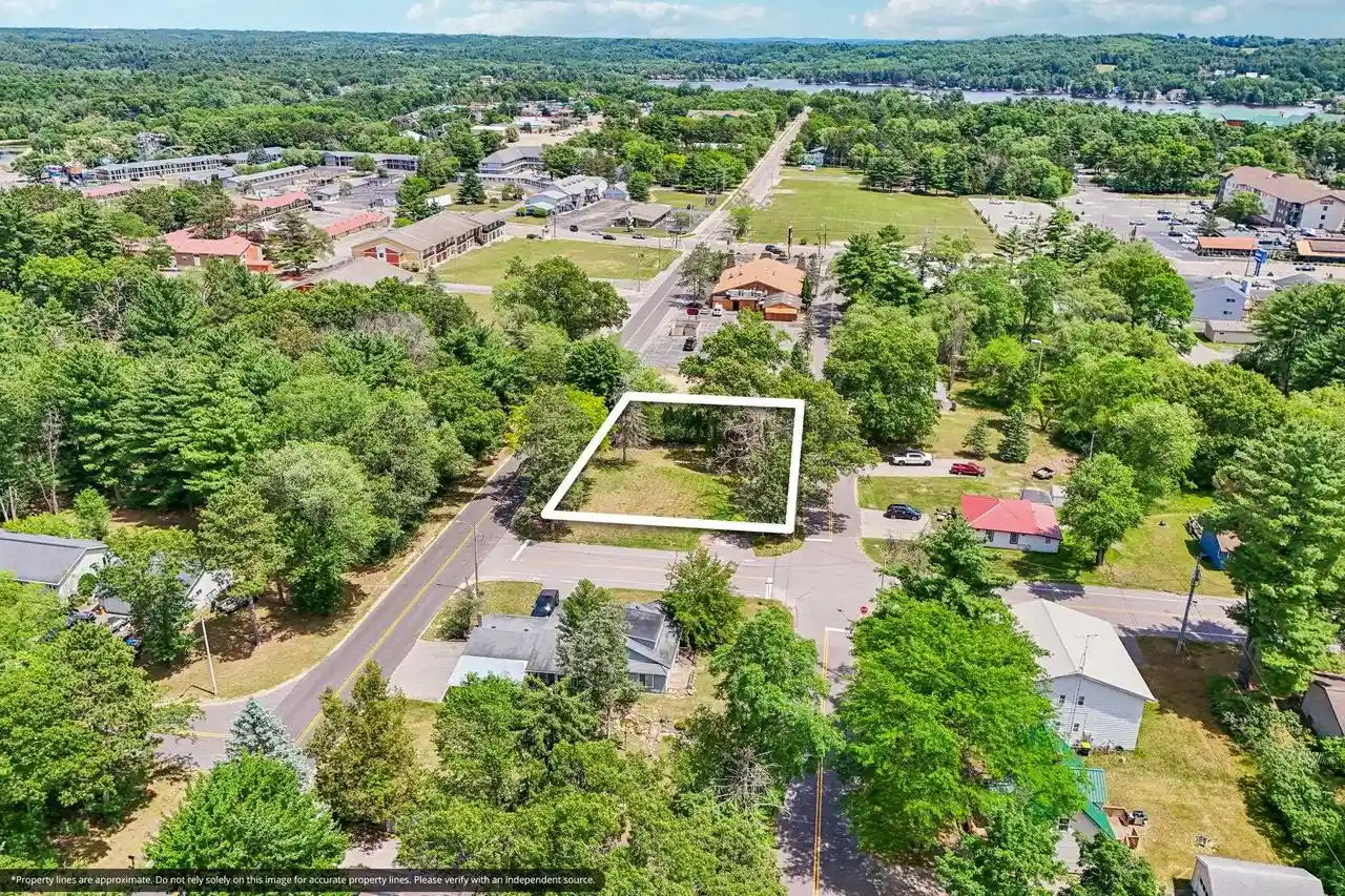 1st image of 940 Parkway Dr Dr, Wisconsin Dells, WI 53965 | MLS# 2025794
