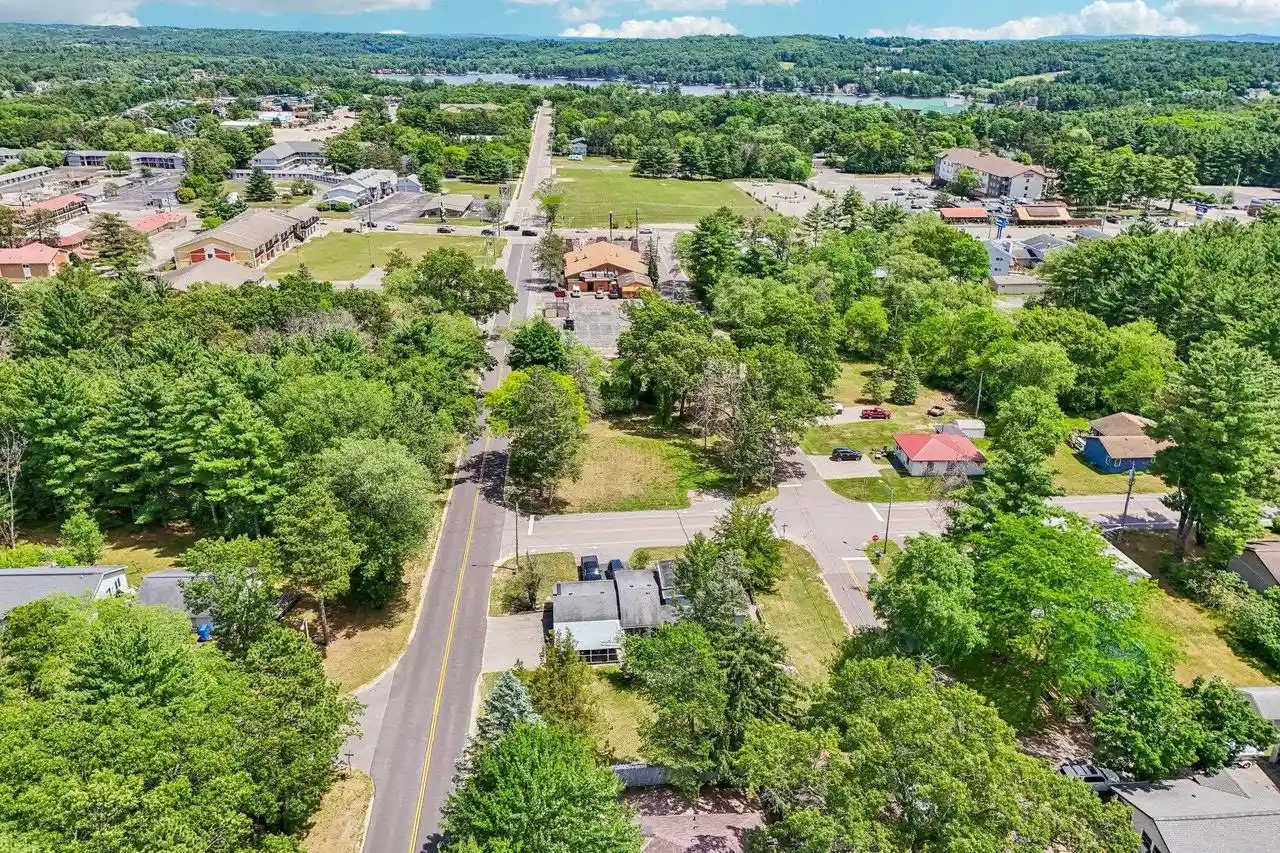 2nd image of 940 Parkway Dr Dr, Wisconsin Dells, WI 53965 | MLS# 2025794