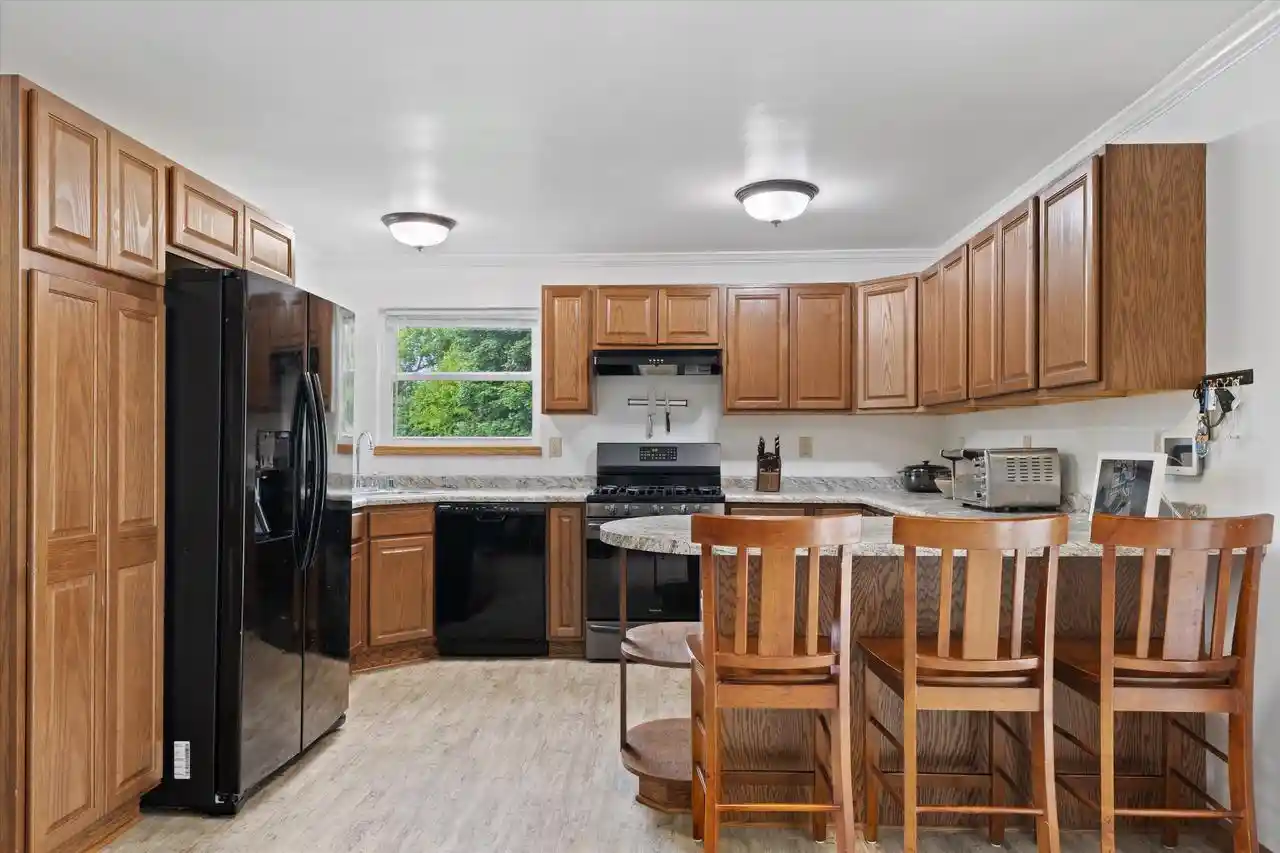 4th image of W244N4501 Swan Road Road, Pewaukee, WI 53072 | MLS# 1967243