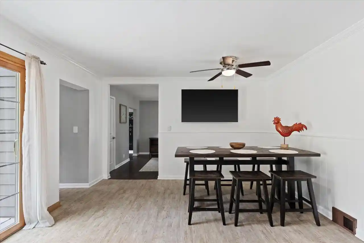 5th image of W244N4501 Swan Road Road, Pewaukee, WI 53072 | MLS# 1967243
