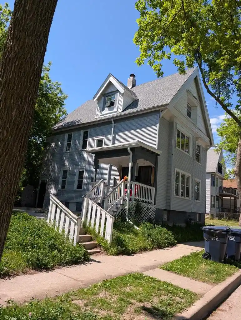 Listing Photo 5 - Condo for sale in building located at 2411 N 16Th St St, Milwaukee, WI 53206 - Unit #2413