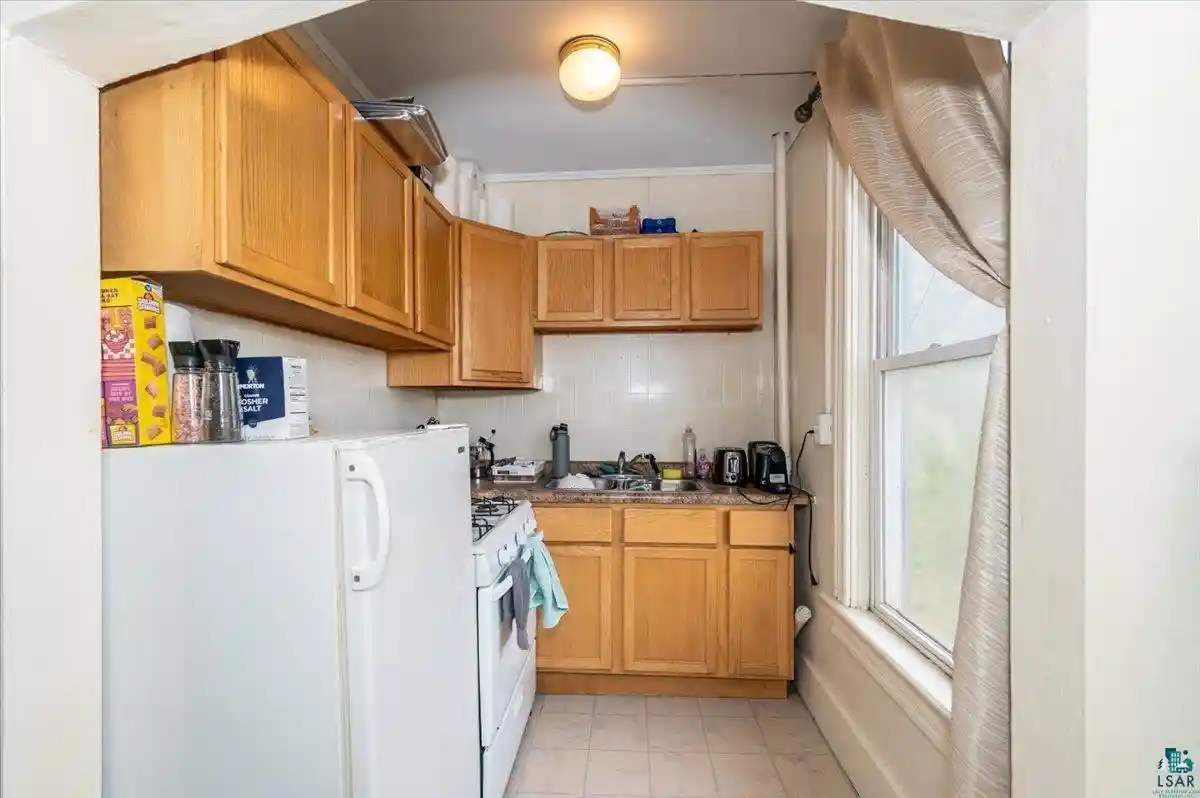 3rd image of 1028 Banks Ave Ave, Superior, WI 54880 | MLS# 6126043