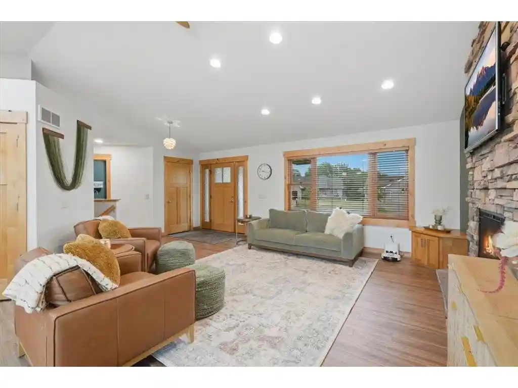 Photo 4 of Single family home for sale at 1647 Valley Quail Dr Dr, River Falls, WI 54022 | MLS# 6743855 | Listing updated on 2026-09-22