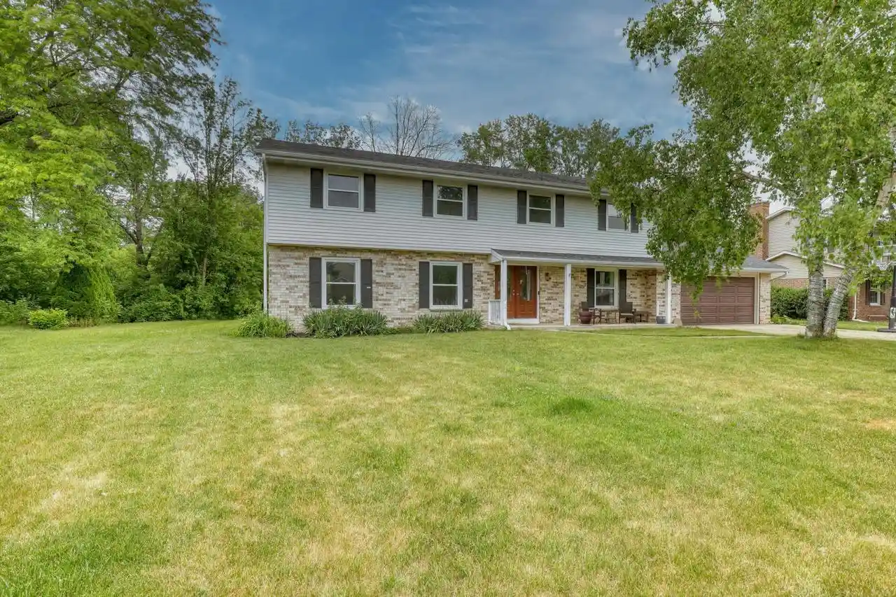Homes for sale in Glendale, WI | 820 W Clovernook Lane Lane, Glendale, WI 53217 | MLS# 1967331