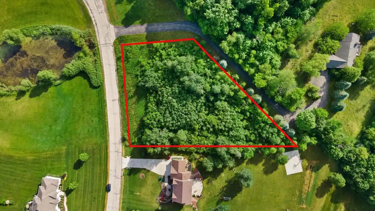 2nd image of S63w22755 Garrett Dr Dr, Waukesha, WI 53189 | MLS# 1967349