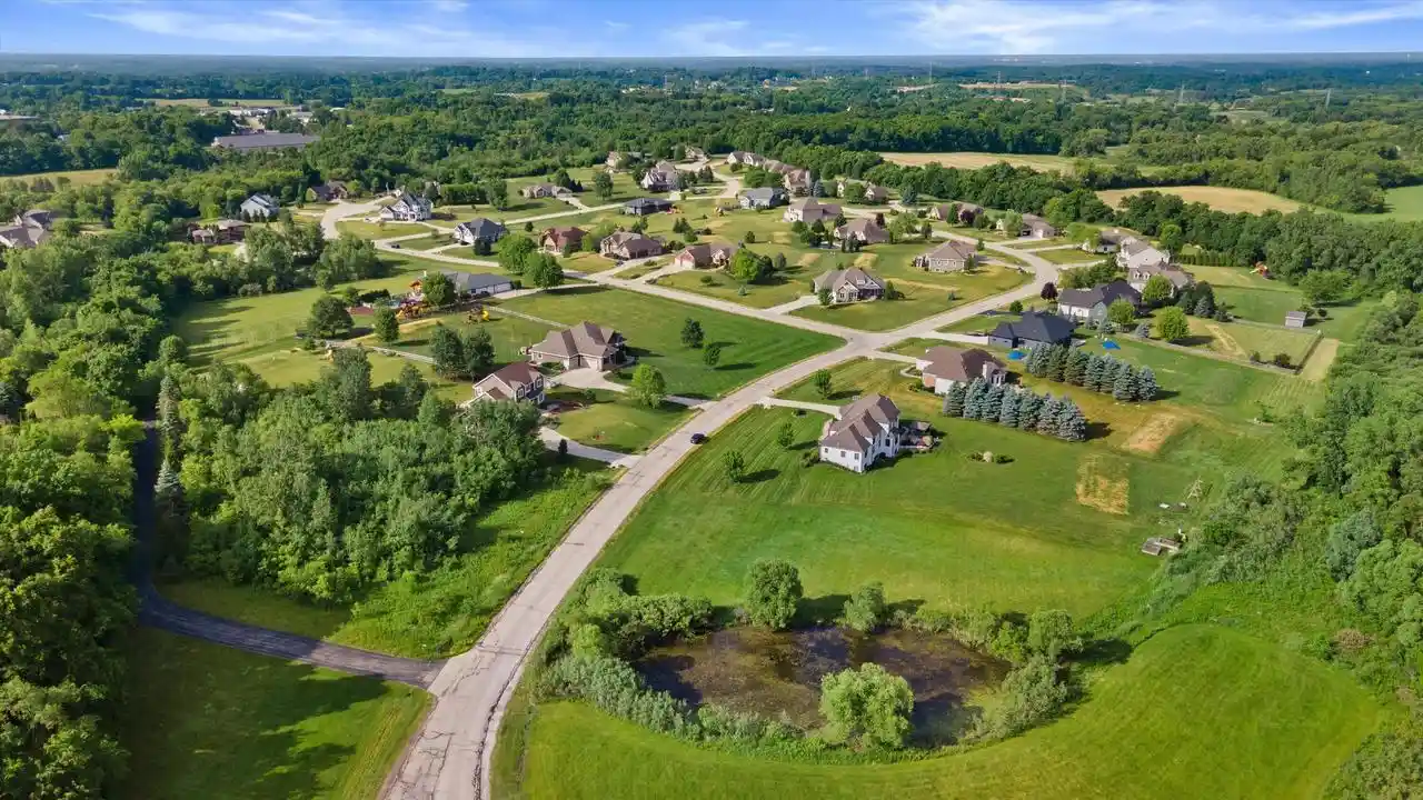 4th image of S63W22755 Garrett Dr Dr, Waukesha, WI 53189 | MLS# 1967349