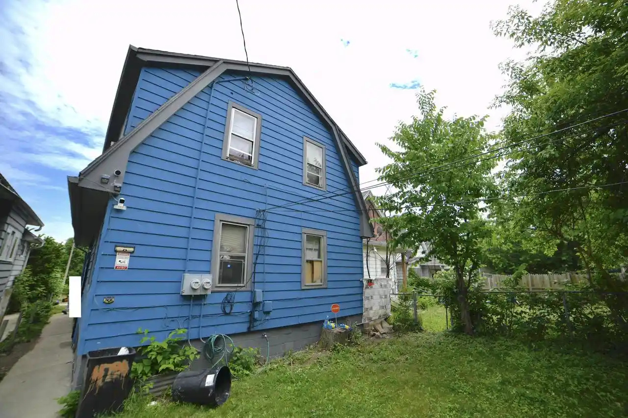 Listing Photo 4 - Condo for sale in building located at 5047-5049 N 31st St St, Milwaukee, WI 53209 - Unit #5049