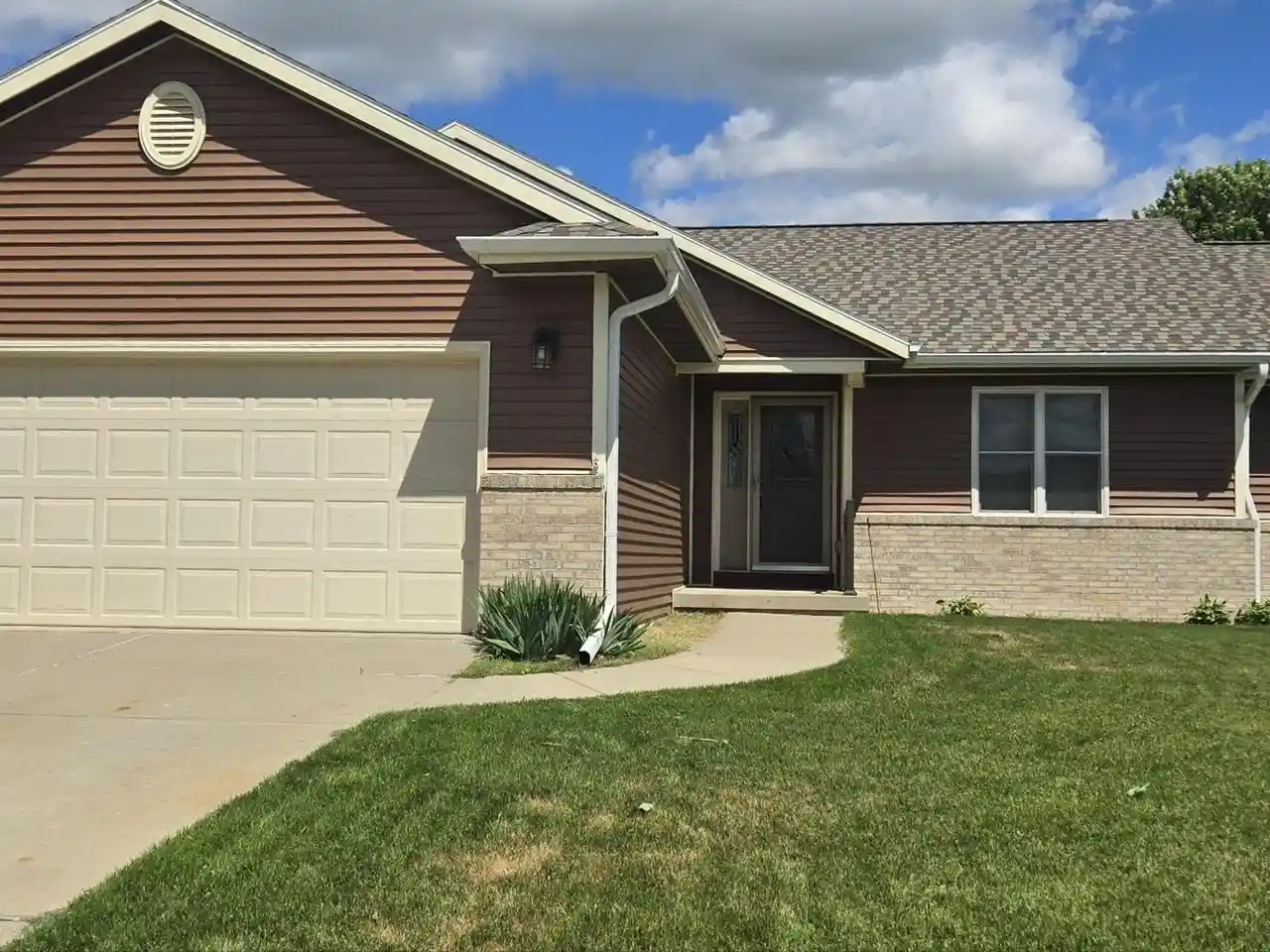 Homes for sale in Evansville, WI | 34 S Wyler Dr Dr, Evansville, WI 53536 | MLS# 1967413