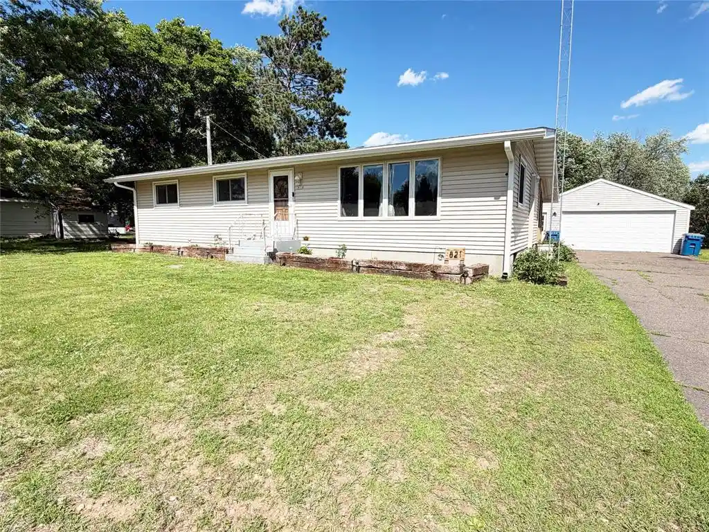 1st image of 821 Manwaring Avenue Avenue, Rice Lake, WI 54868 | MLS# 1602212