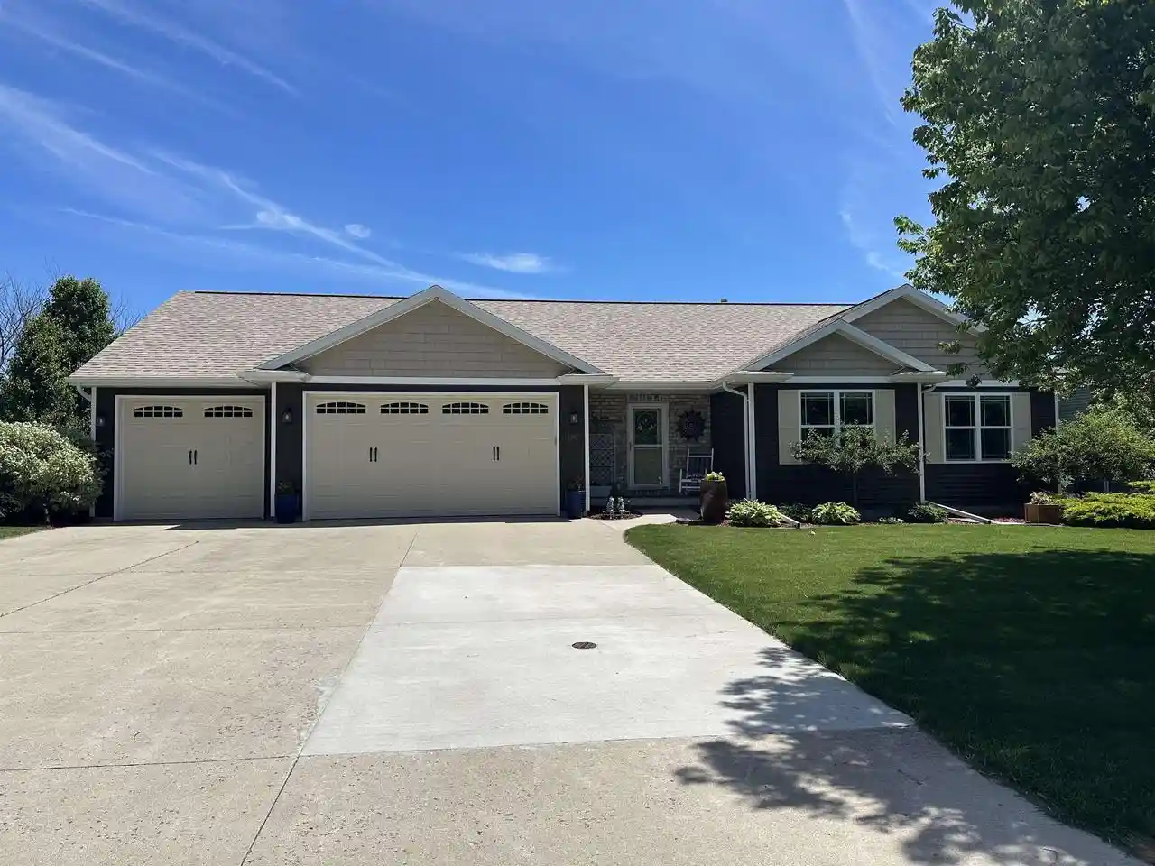 Homes for sale in Greenville, WI | N2290 Holy Hill Dr Dr, Greenville, WI 54942 | MLS# 50327445
