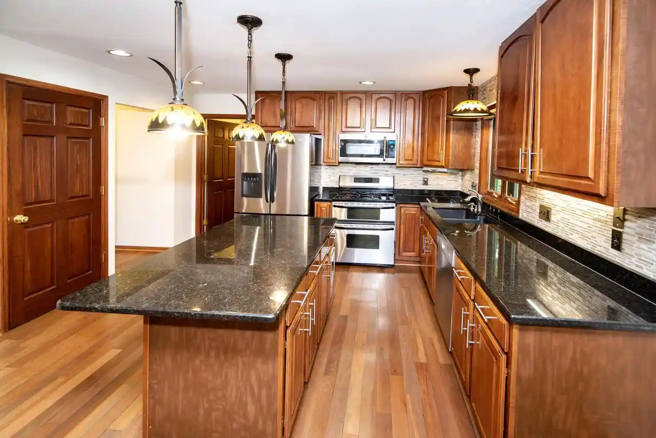 Listing Photo 4 - Condo for sale in building located at 19065 Hiview Dr Dr, Brookfield, WI 53045 - Unit #2