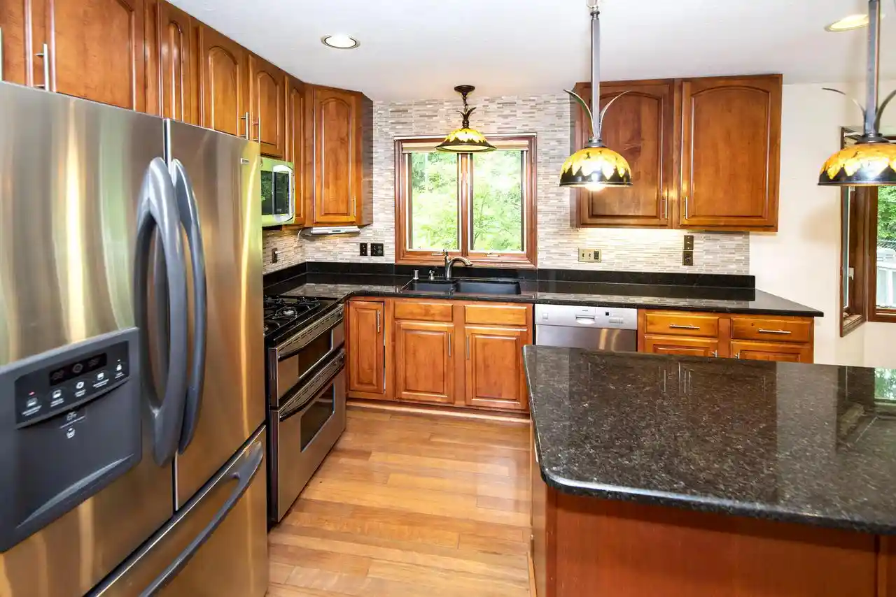 Listing Photo 5 - Condo for sale in building located at 19065 Hiview Dr Dr, Brookfield, WI 53045 - Unit #2