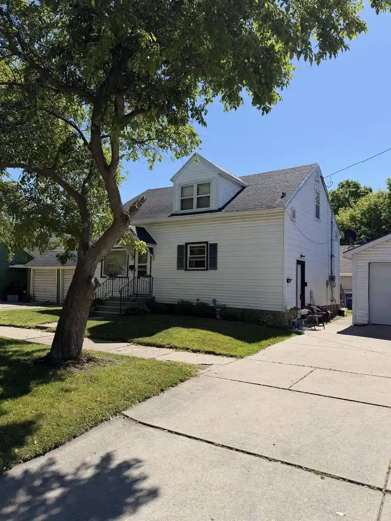 Homes for sale in Green Bay, WI | 818 St George Street Street, Green Bay, WI 54302 | MLS# 50327472