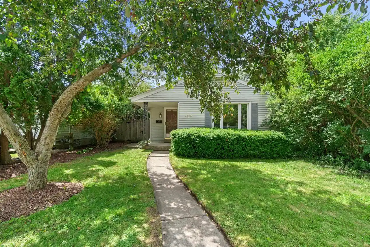 Homes for sale in Glendale, WI | 4913 N Navajo Avenue Avenue, Glendale, WI 53217 | MLS# 1967587