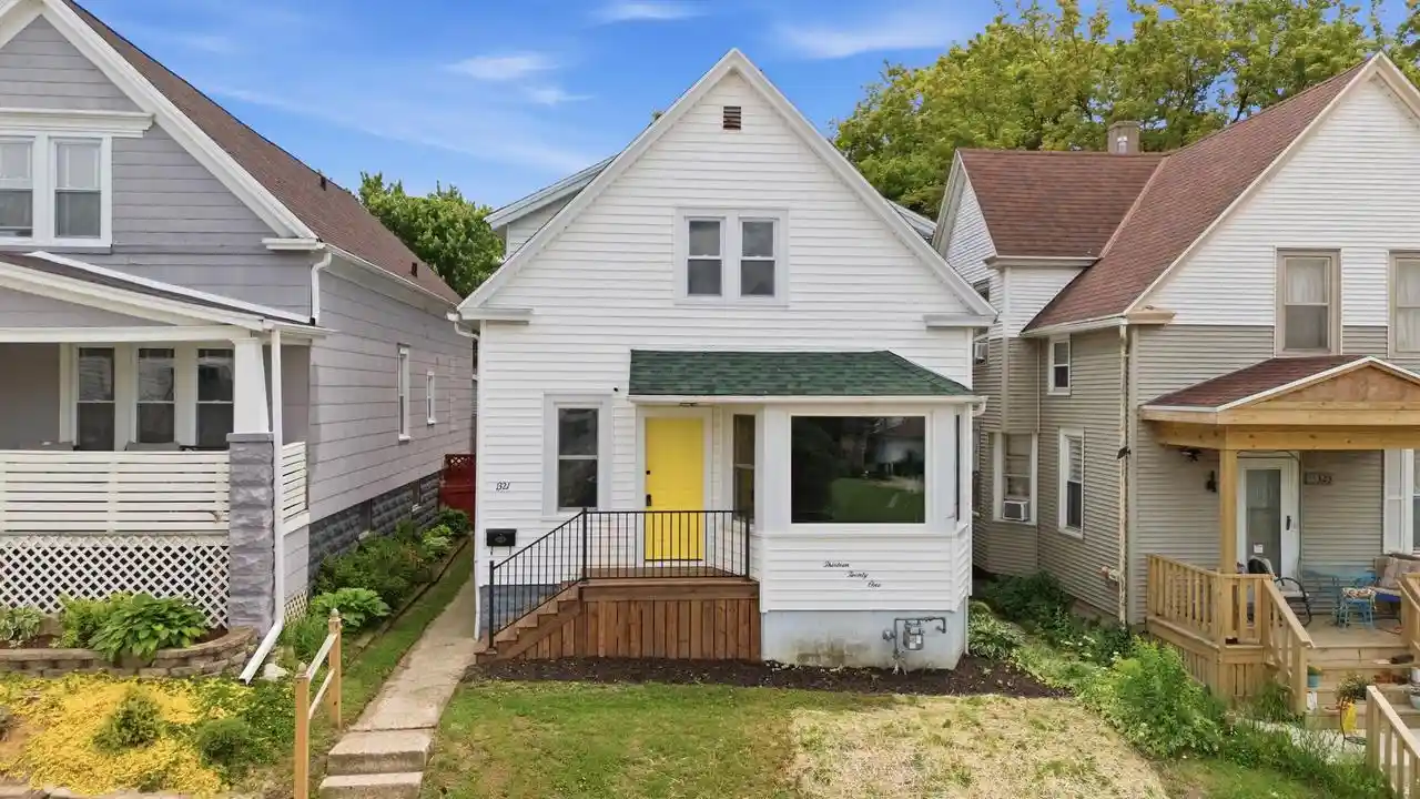 Homes for sale in South Milwaukee, WI | 1321 Monroe Avenue Avenue, South Milwaukee, WI 53172 | MLS# 1967591