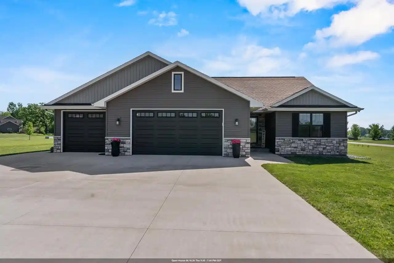 Homes for sale in Winneconne, WI | 6636 Rustic Oaks Dr Dr, Winneconne, WI 54986 | MLS# 50327510