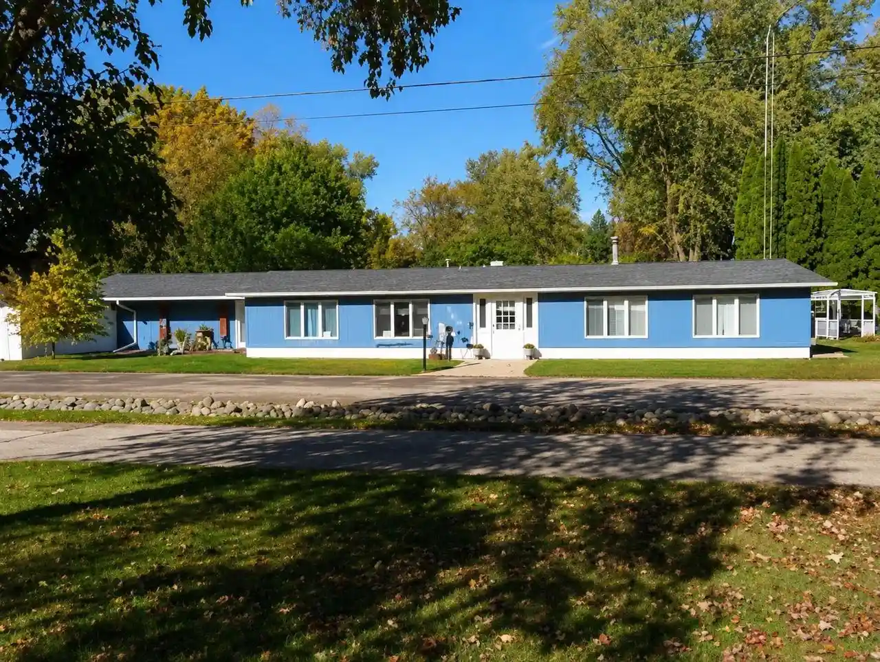 Photo 1 of Single family home for sale at 724 Lakeshore Dr Dr, Fond Du Lac, WI 54937 | MLS# 50327458 | Listing updated on 2026-08-24