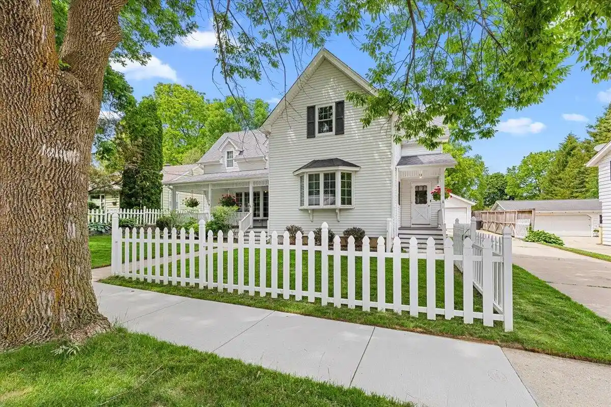Homes for sale in Cedarburg, WI | N37w6046 Wurthmann Street Street, Cedarburg, WI 53012 | MLS# 1967618