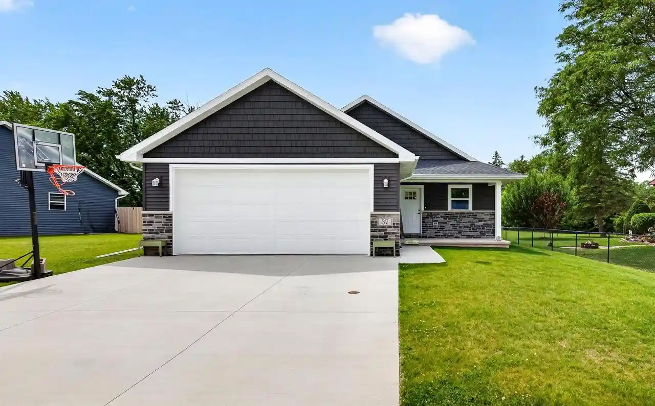 Photo 1 of Single family home for sale at 37 Ash Grove Pl Pl, Kaukauna, WI 54130 | MLS# 50327514 | Listing updated on 2026-07-09