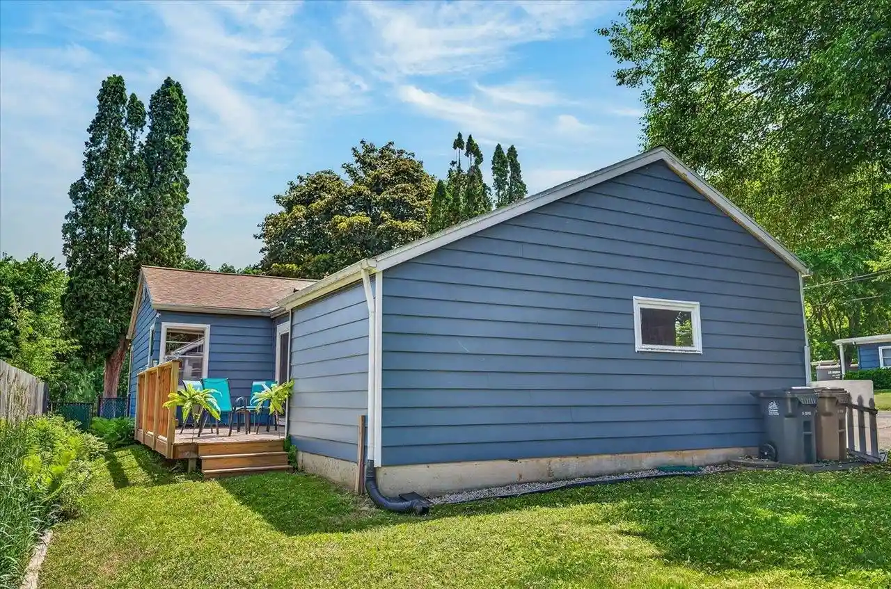 Photo 2 of Single family home for sale at 302 Glen Hwy, Madison, WI 53705 | MLS# 2026000 | Listing updated on 2026-08-25