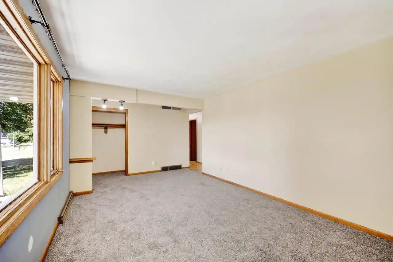 2nd image of 2418 Harvard Dr Dr, Janesville, WI 53548 | MLS# 2026001