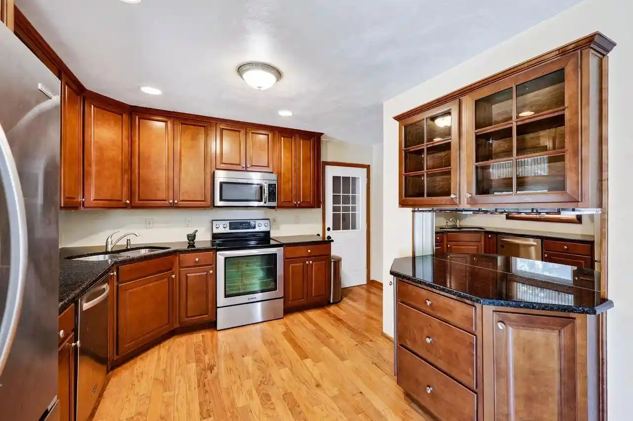 5th image of 2418 Harvard Dr Dr, Janesville, WI 53548 | MLS# 2026001
