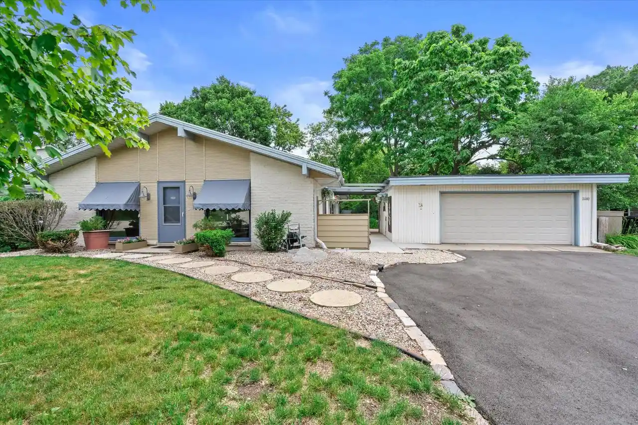 Homes for sale in New Berlin, WI | 3240 S Hickory Road Road, New Berlin, WI 53151 | MLS# 1967661
