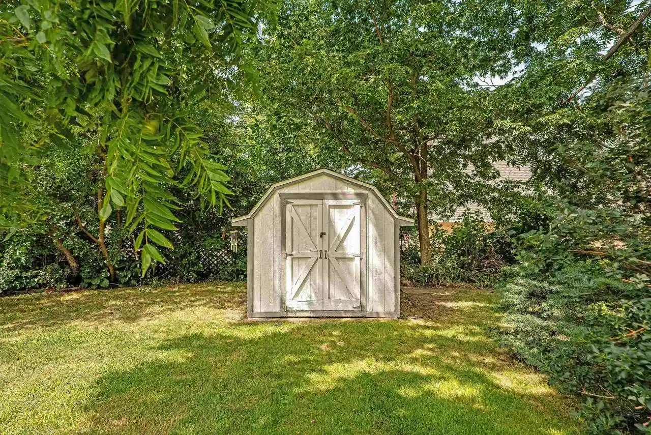 2nd image of 10 Lamplighter Way Way, Madison, WI 53714 | MLS# 2026010