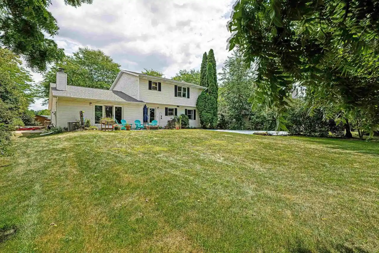 3rd image of 10 Lamplighter Way Way, Madison, WI 53714 | MLS# 2026010