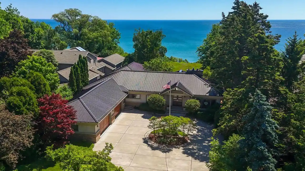 Homes for sale in Whitefish Bay, WI | 6320 N Lake Dr Dr, Whitefish Bay, WI 53217 | MLS# 1967674