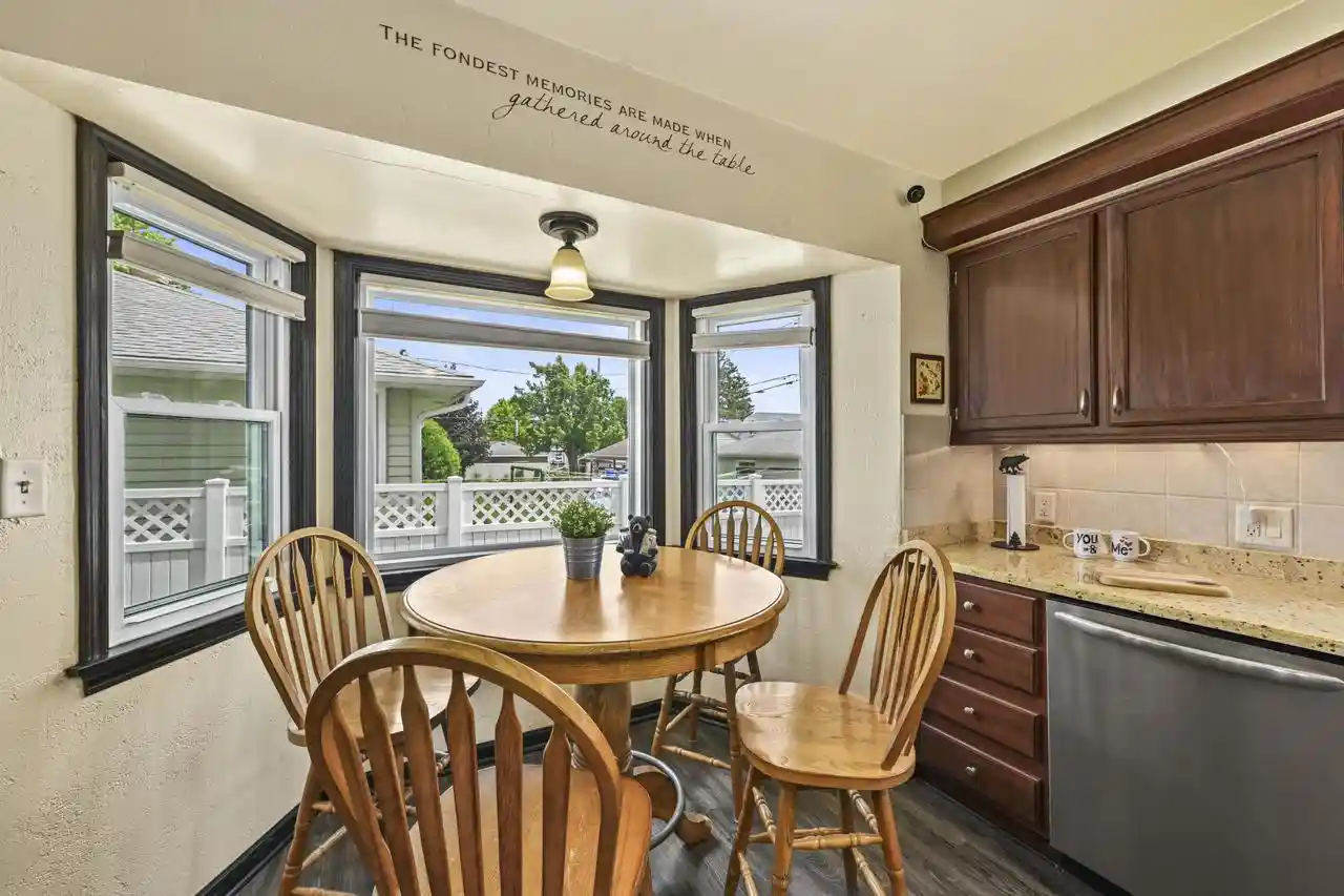 Homes for sale in South Milwaukee, WI | 1629 Minnesota Avenue Avenue, South Milwaukee, WI 53172 | MLS# 1967689