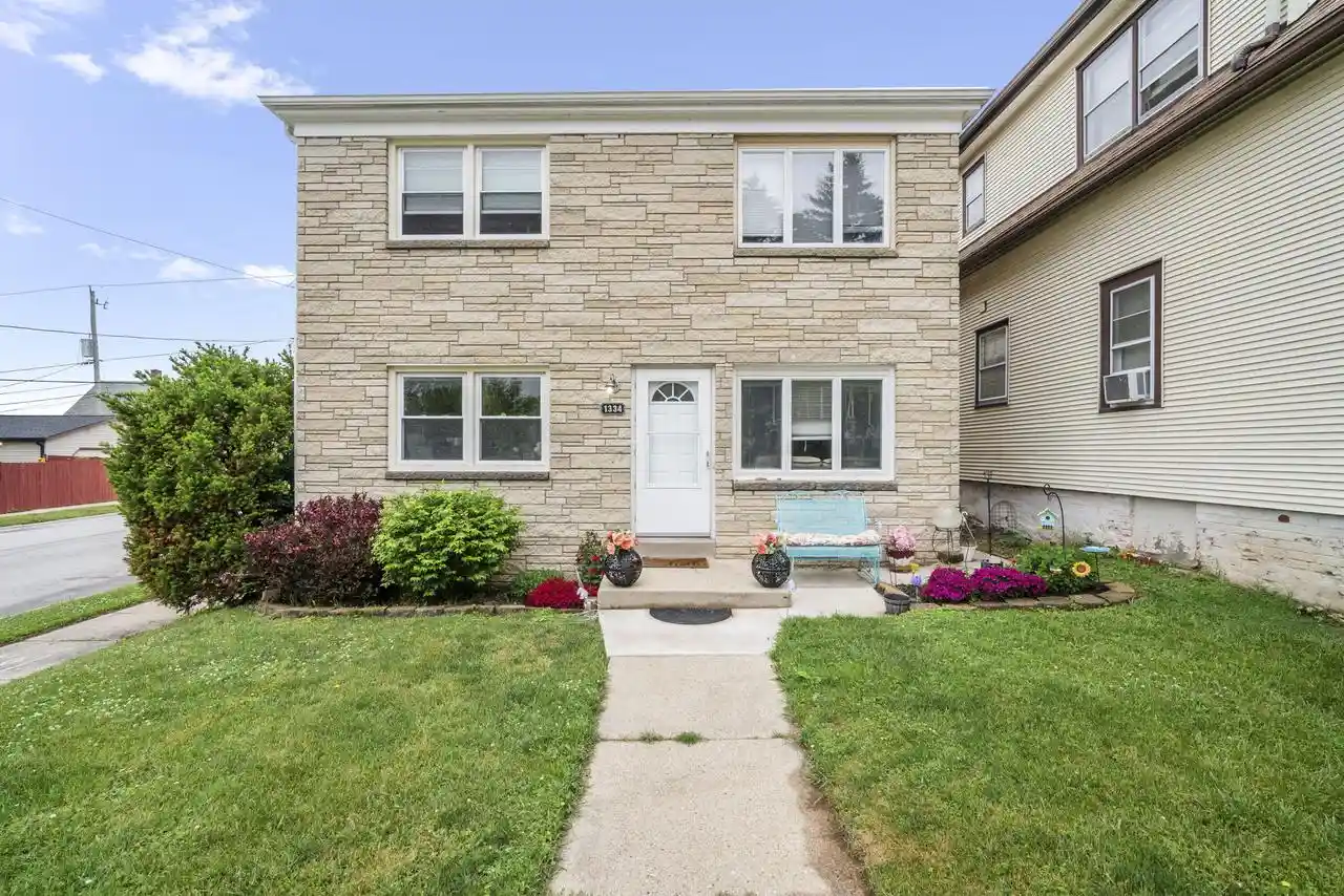 Homes for sale in South Milwaukee, WI | 1334 Manitoba Avenue Avenue, South Milwaukee, WI 53172 | MLS# 1967718